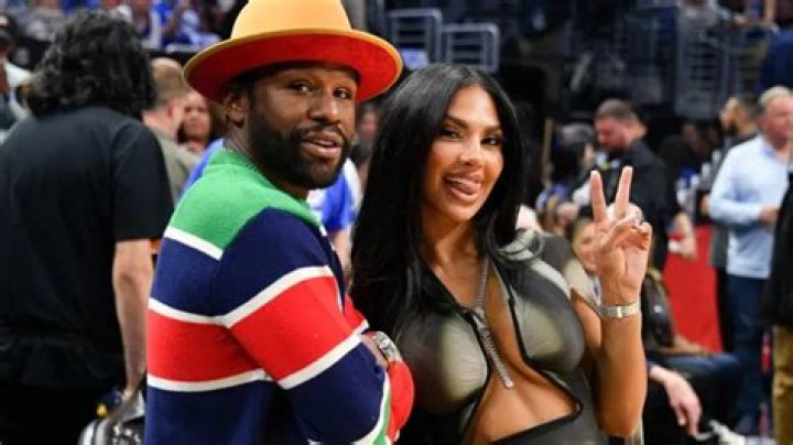 How Old Is Floyd Mayweather Girlfriend?